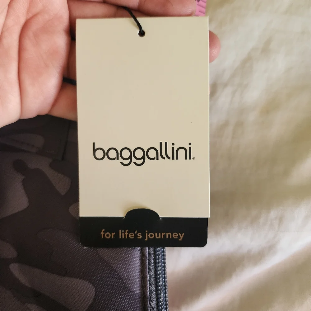 NWT Baggallini Gray Camo MM Metro Backpack Slingpack - Picture 11 of 11